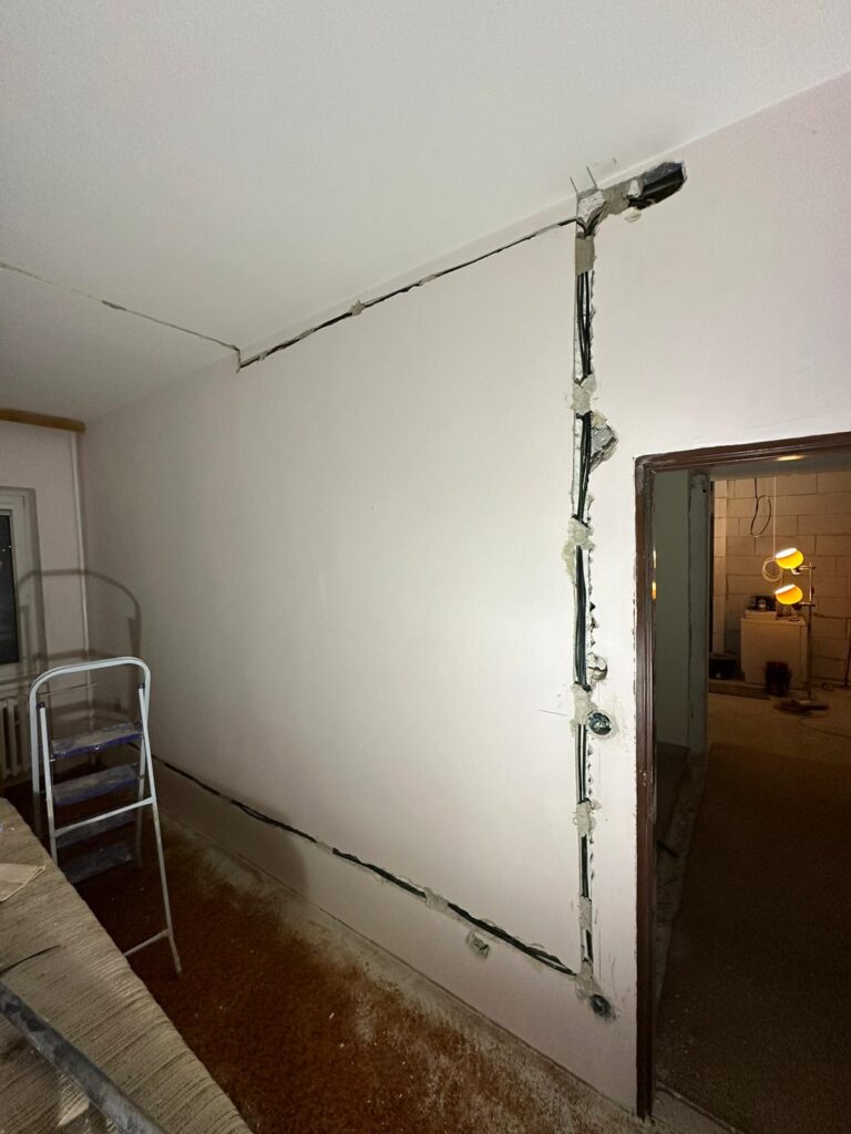 Rekonstrukce elektroinstalace bytu – Praha 4, Podolí – průběh prací a detail elektroinstalace
