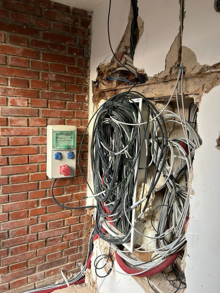 Rekonstrukce elektroinstalace rodinného domu, Praha 8 – snímek 1